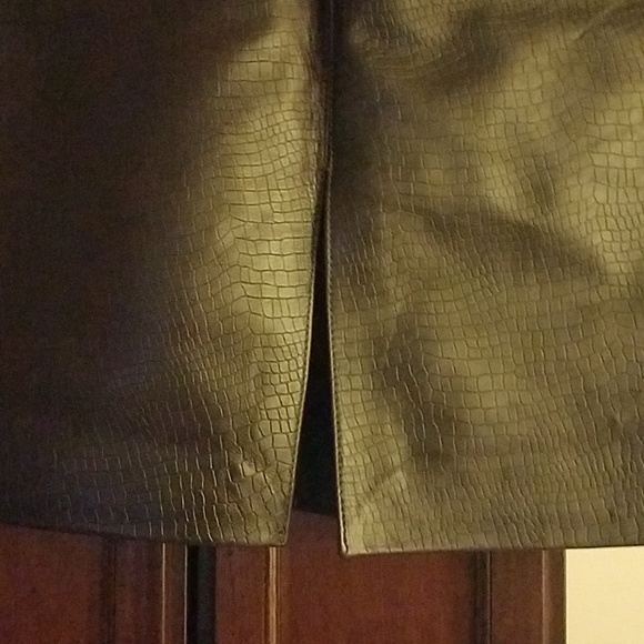 Old Navy brown reptile print leather skirt EUC - Picture 4 of 5